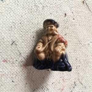 Red Rose Tea ‘Old King Cole’ Nursery Rhyme Figurine with Blue and Tan Accents